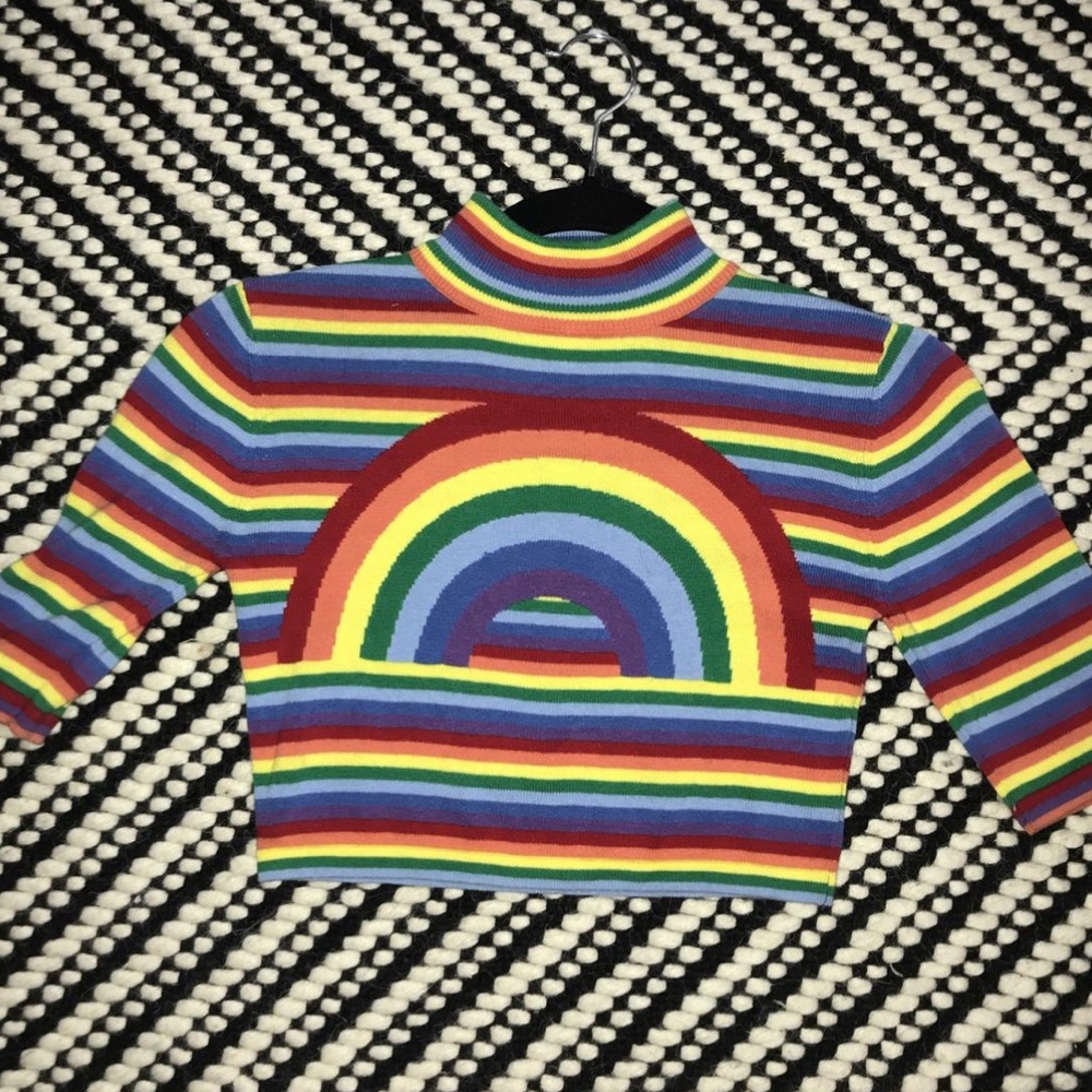 UNIF rainbow top